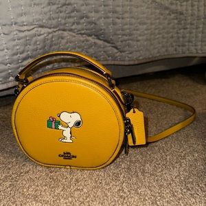 Coach X Peanuts Flax Leather Canteen Crossbody W Snoopy Present Motif CF290